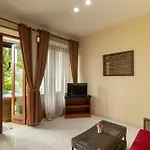 Family Only Private Pool Villa - De Reiz Mawar Syariah 3Br