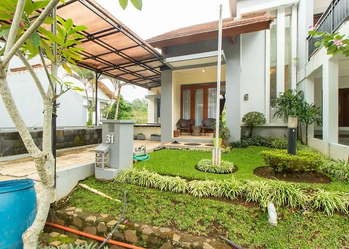 Family Only Private Pool Villa - De Reiz Mawar Syariah 3Br