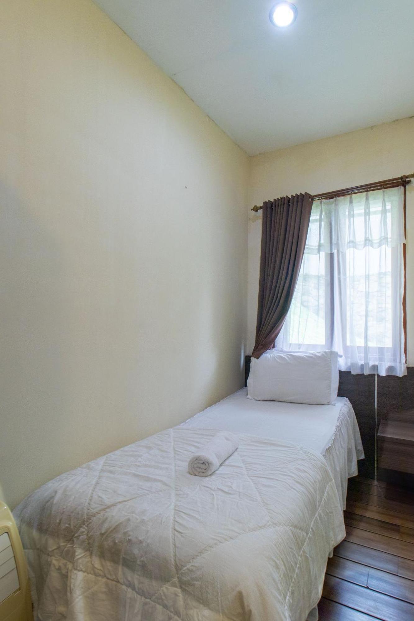 Family Only Private Pool - De Reiz Mawar Syariah 3br * Bandung