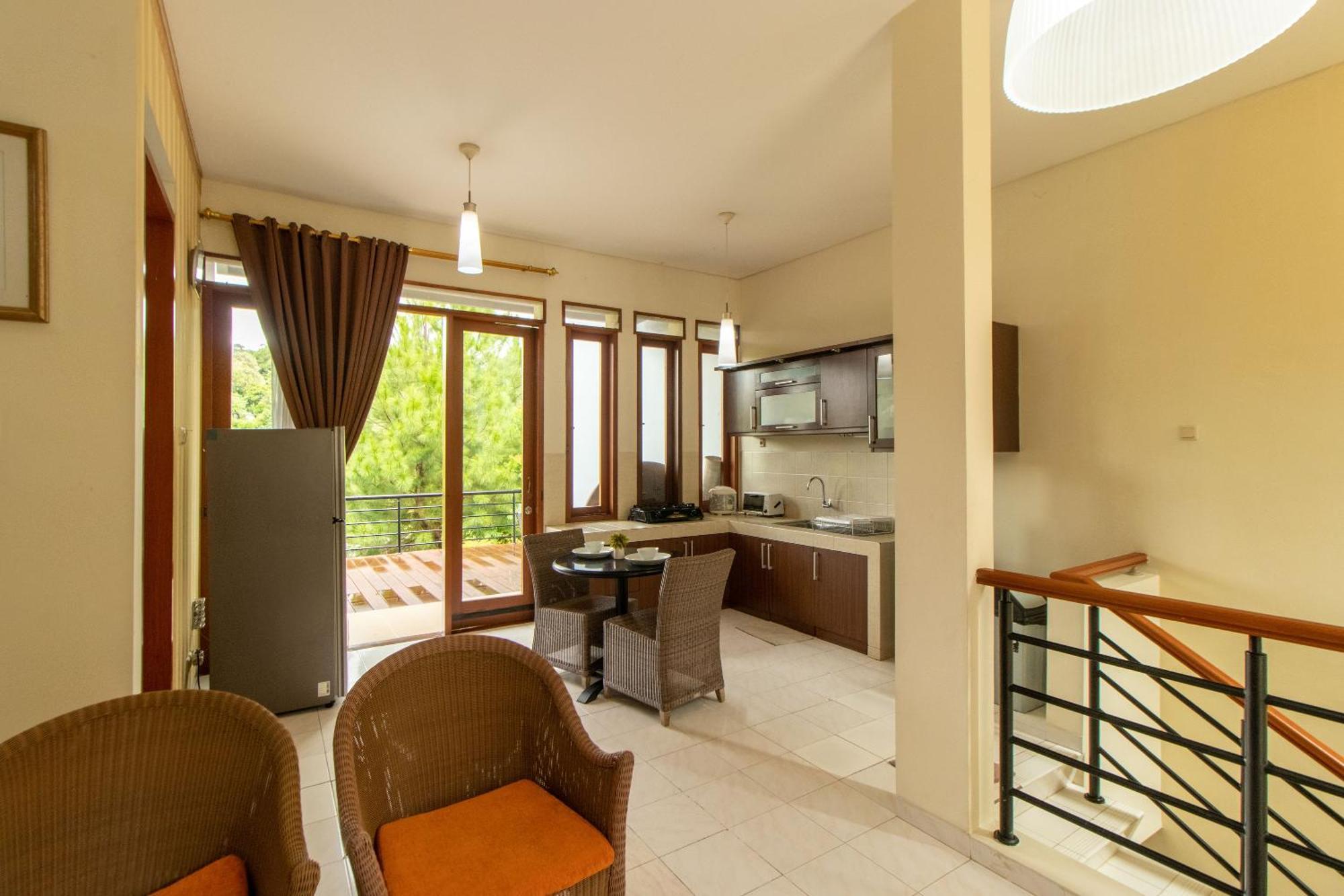 Family Only Private Pool - De Reiz Mawar Syariah 3br * Bandung
