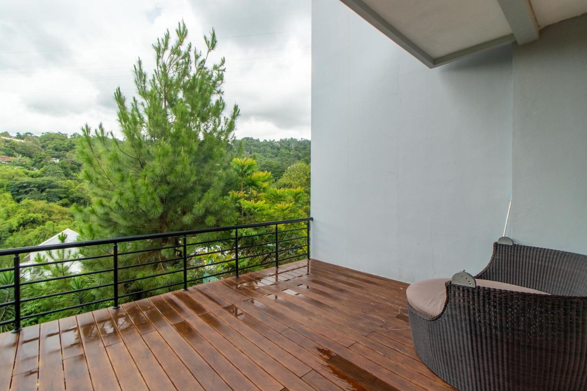 Family Only Private Pool - De Reiz Mawar Syariah 3br Bandung