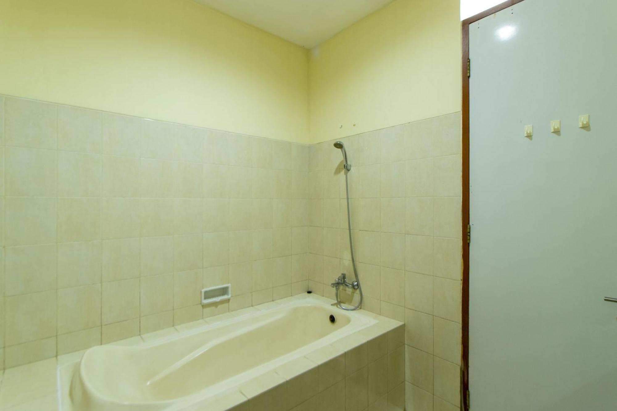 Family Only Private Pool - De Reiz Mawar Syariah 3br Villa